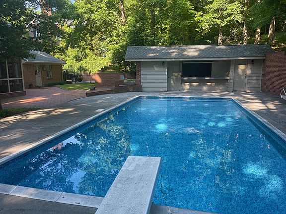 4th image of 3515 Edgewood Cir NW