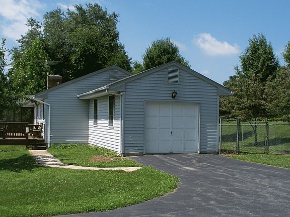 Garage/Driveway View