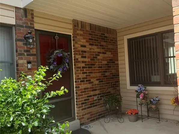 13709 La Conte Ct, Saint Louis, MO 63128
