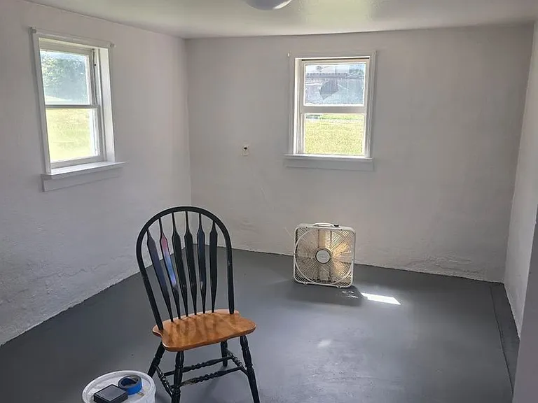 324 S Oil Ave — Photo 13