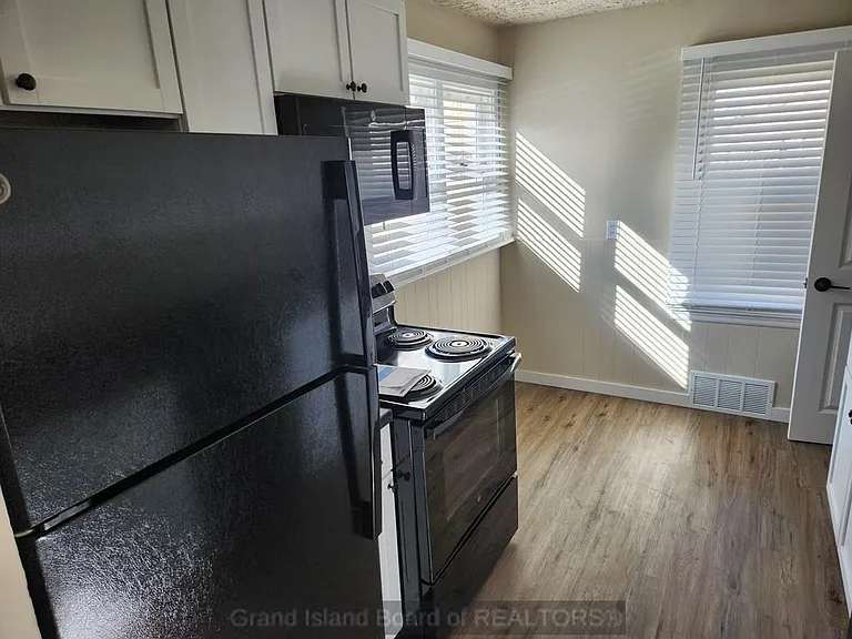 432 Dodge St — Photo 5
