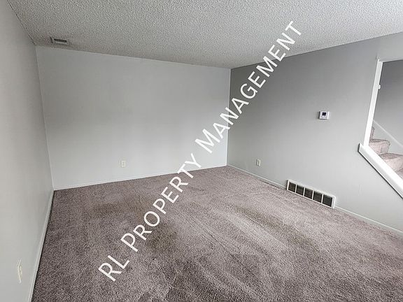 4th image of 7286 Broadwyn Dr
