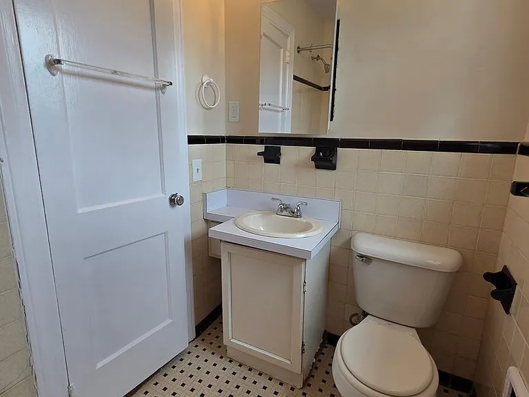 7420 Hampton Blvd — Photo 12