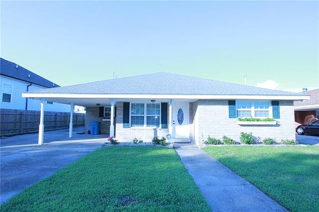 1st image of 205 Bear Dr