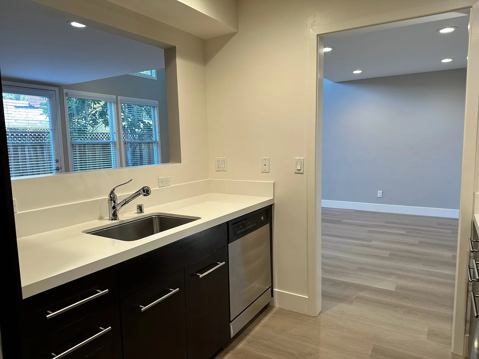 2 bed, 1250 sqft, $5,495 — Photo 4