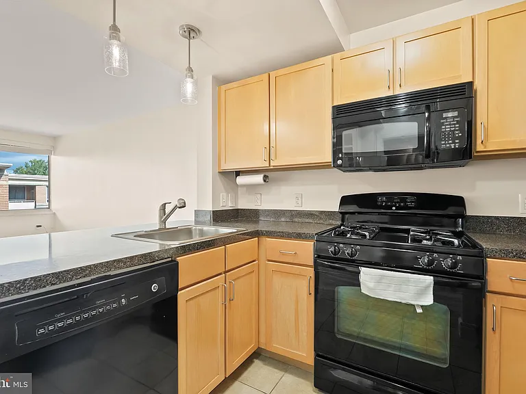 800 4th St SW #S513 — Photo 5