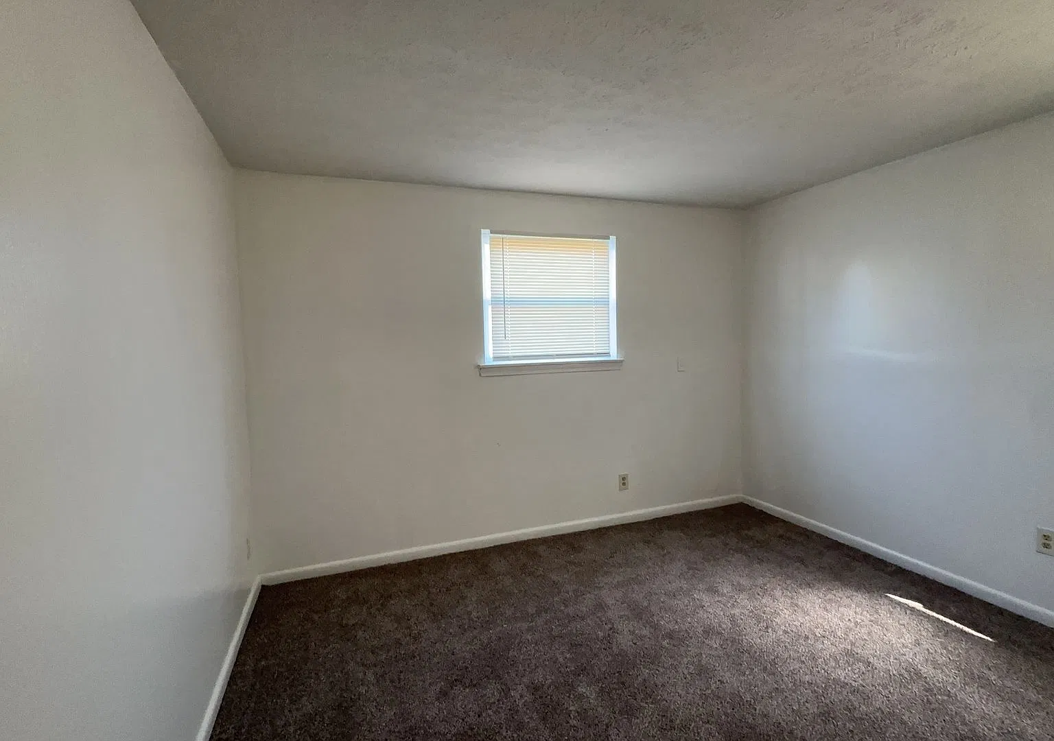1728 Chester Rd Apartments — Photo 1