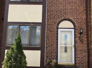 302 Giles Pl, Sterling, VA 20164