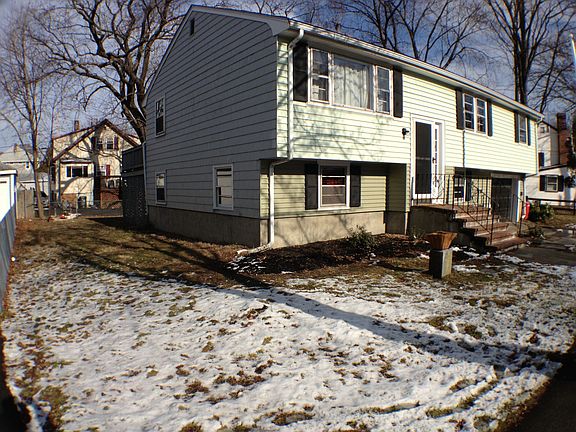 One block to Wollaston Beach