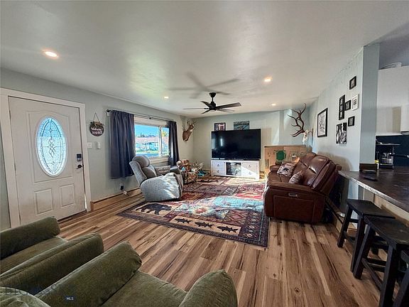 3rd image of 2100 East Dr
