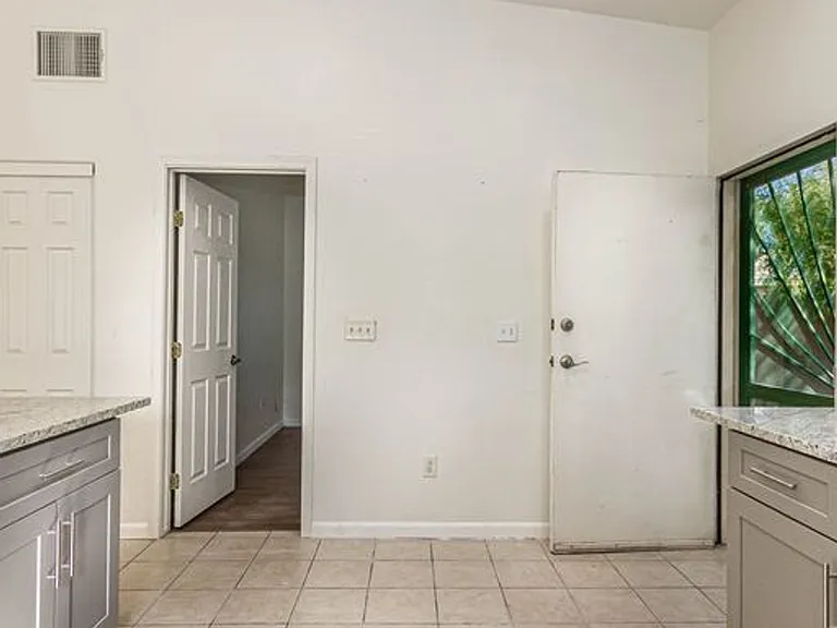 610 E Waverly St #1 & 2 — Photo 8