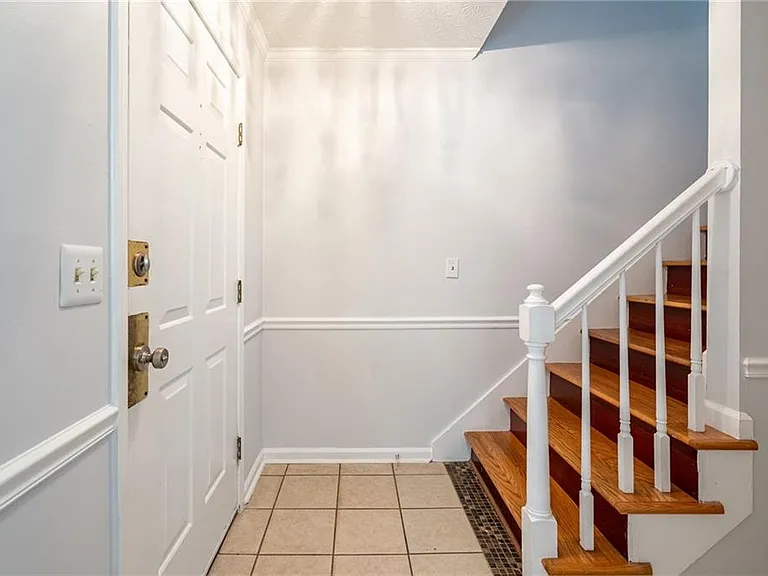2916 Governors Ct — Photo 5