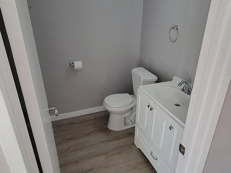 FIRST FLOOR BATH - GUEST BATH