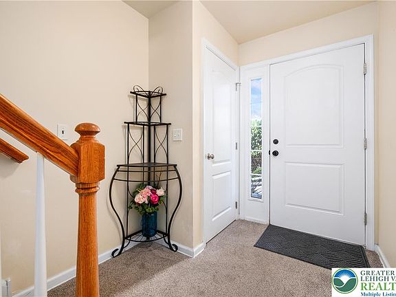 4th image of 7420 Pioneer Dr