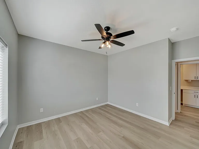 9049 S 42nd St — Photo 35