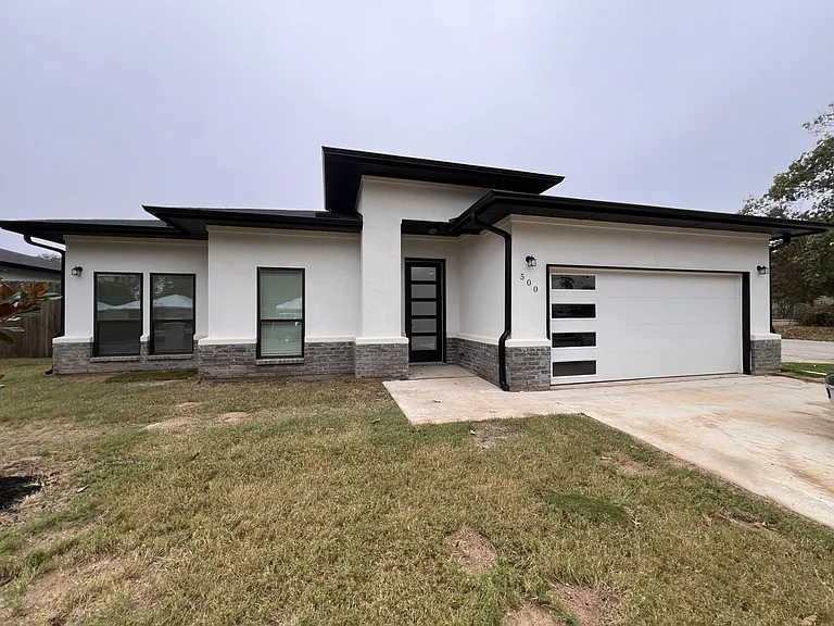 506 E Bryson Ave — Photo 1
