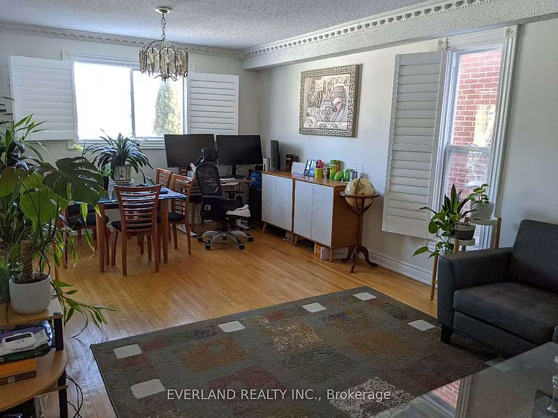 Toronto House for rent - 3 Bedrooms — photo 2