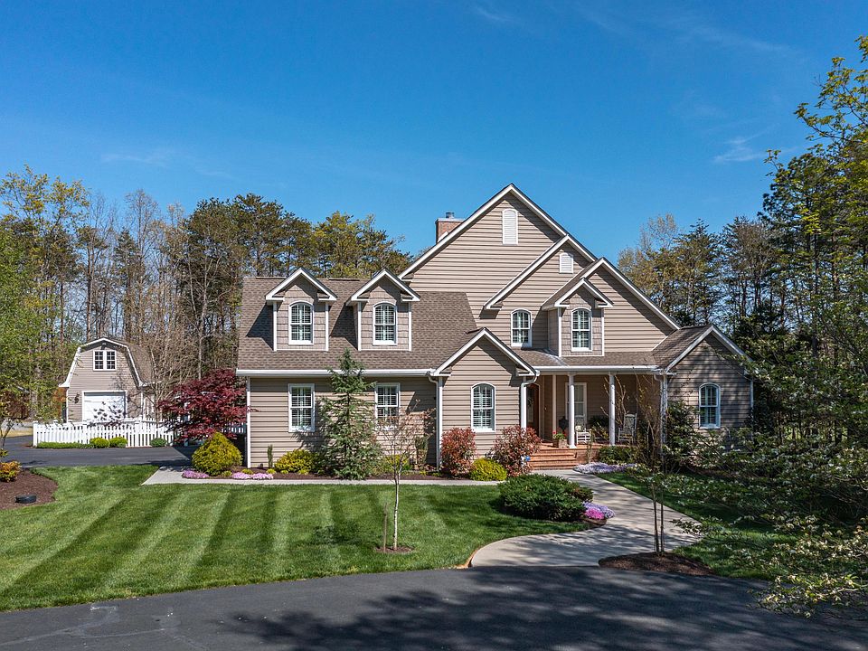 1st image of 100 Bobolink Dr