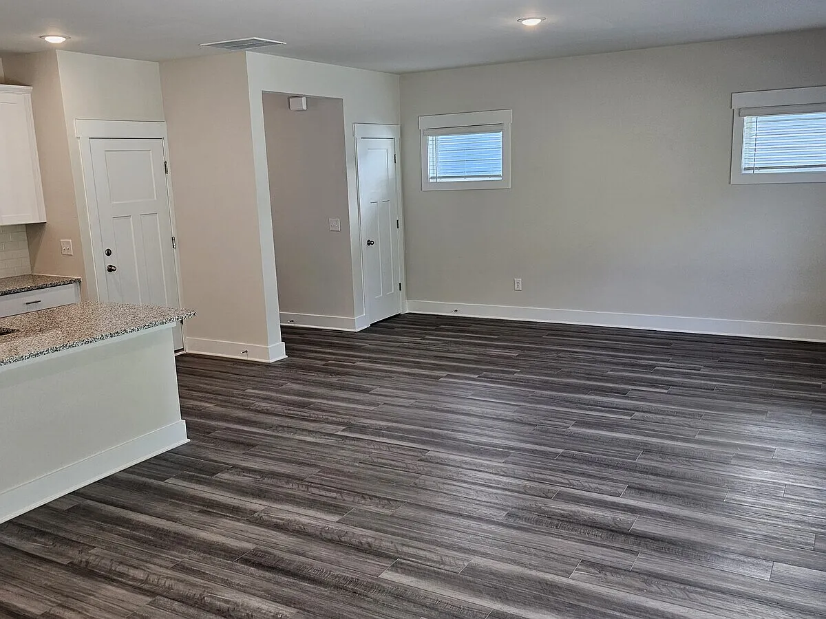 4 bed, 2.5 bath, 1934 sqft, $2,375 — Photo 3