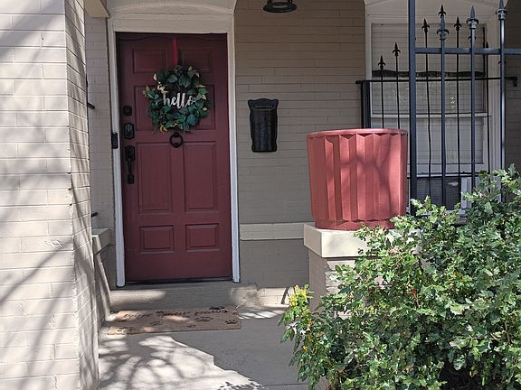 2nd image of 904 N Inca St