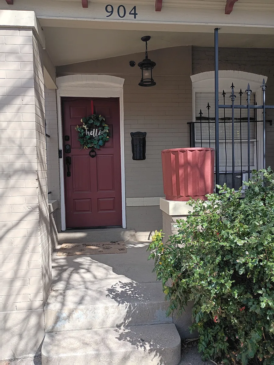Building Photo - 904 N Inca St