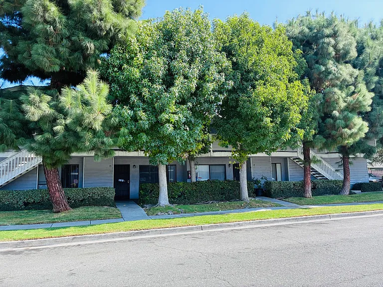 1210 S Sharon Cir #101 — Photo 2