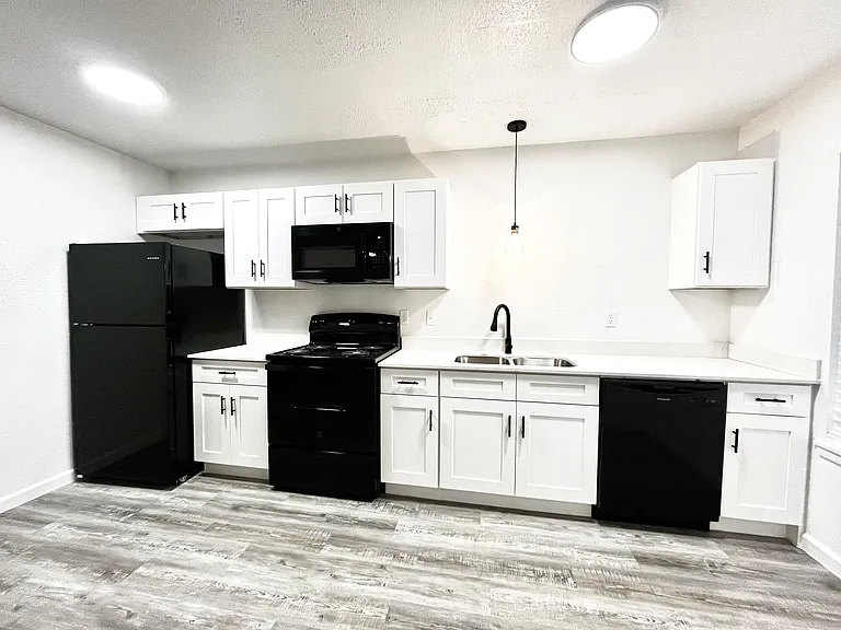 Grapeland Apartments — Photo 19