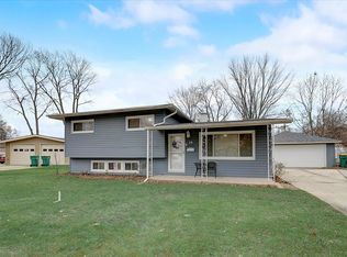 39 Greenfield Rd, Montgomery, IL 60538