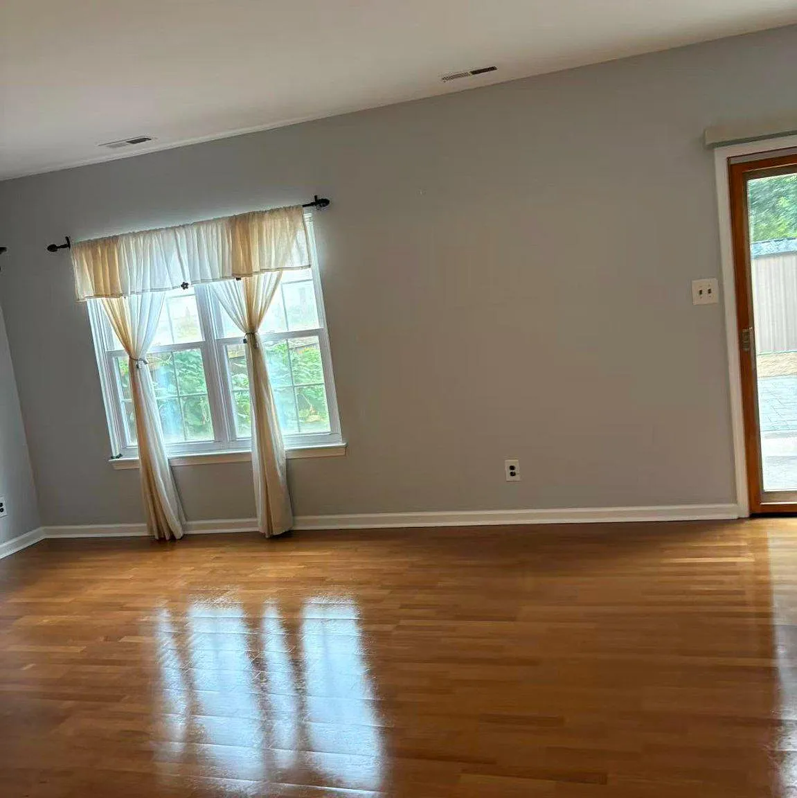 2 bed, 2.5 bath, 1680 sqft, $2,600 — Photo 3