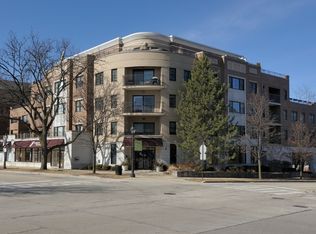 586 Crescent Blvd APT 206, Glen Ellyn, IL 60137