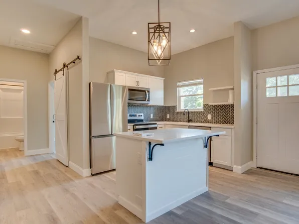 2 bed, 2.0 bath, 1120 sqft, $1,750, 203 S L St, Pensacola, FL 32502