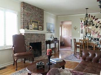 5th image of 627 Maureen Ln