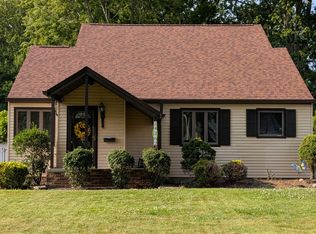 24262 Hedgewood Ave, Westlake, OH