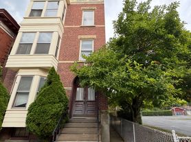 326 3rd St, Troy, NY
