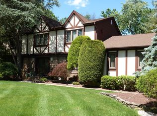 30 Rockwell Cir, Marlboro, NJ 07746