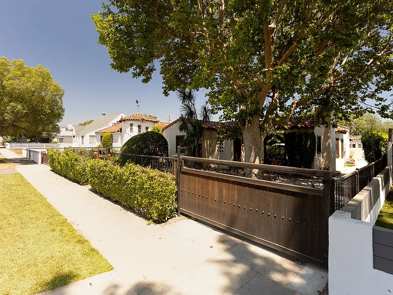 5120 Willowcrest Ave — Photo 2
