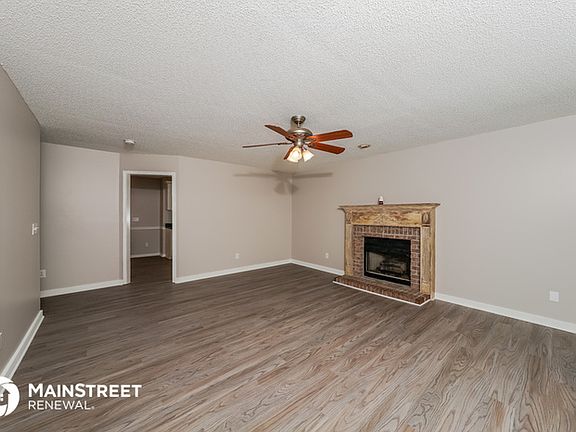 5th image of 98 Greenleaf Ln