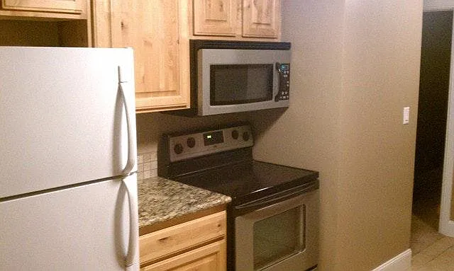 2 bed, 875 sqft, $1,195 — Photo 3