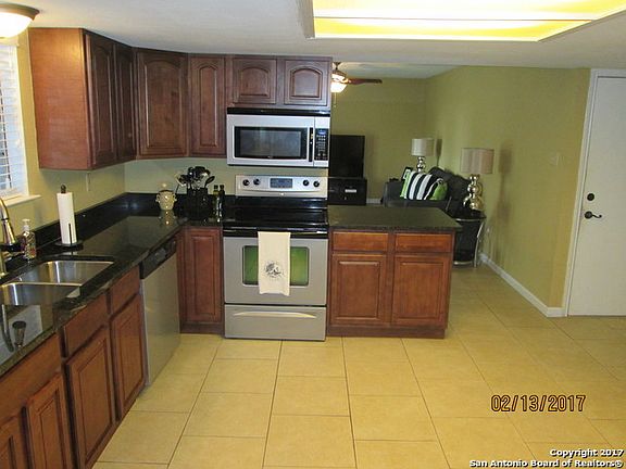 5th image of 4914 Castle Hill Dr