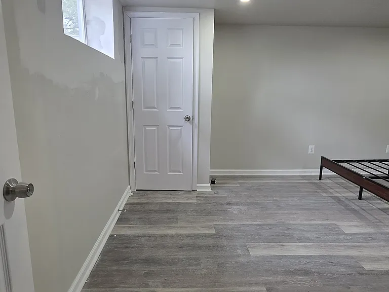 562 Walton Ave — Photo 9