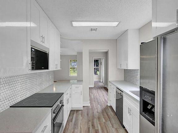 2nd image of 3838 Circle Lake Dr