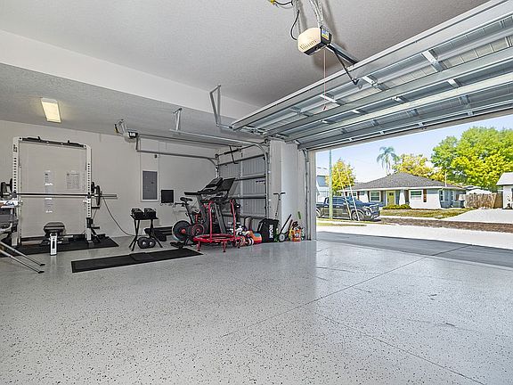 4th image of 702 W Woodlawn Ave