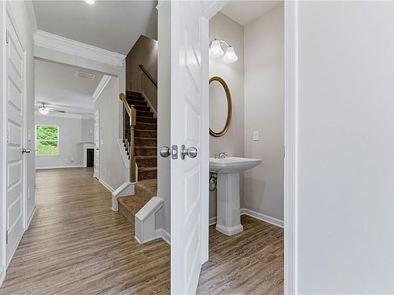 5th image of 3847 Clarington Dr