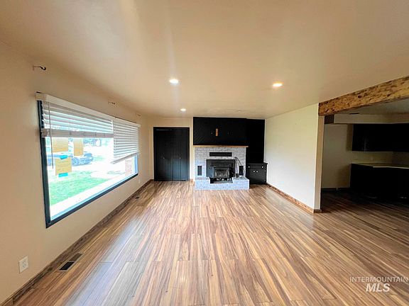 3rd image of 603 Maple St