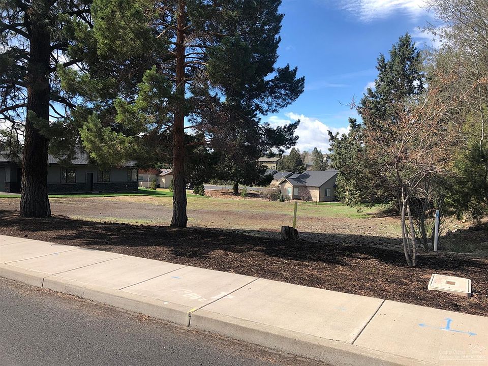 2nd image of 61545 Fargo Ln