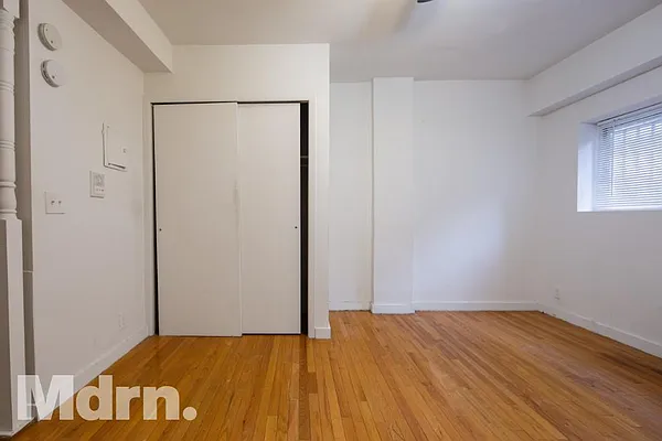 Rented by Mdrn Residential | media 7