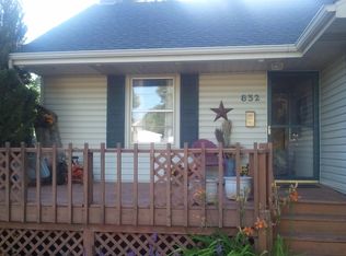 832 Crescent Ln, Bismarck, ND 58501