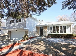 1756 E Wood Ln, Mount Prospect, IL 60056