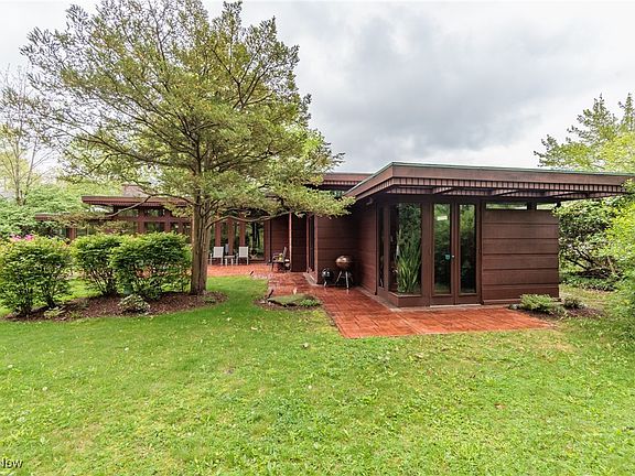 4th image of 394 Sherry Ln