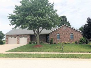 32 Eleanor Ln, Jacksonville, IL 62650